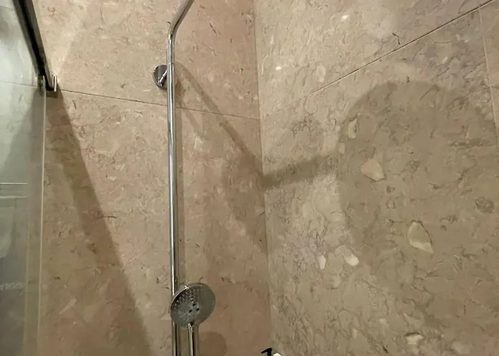 Quarto Grande Com Varanda, Wc Partilhado Rum i privatbostad