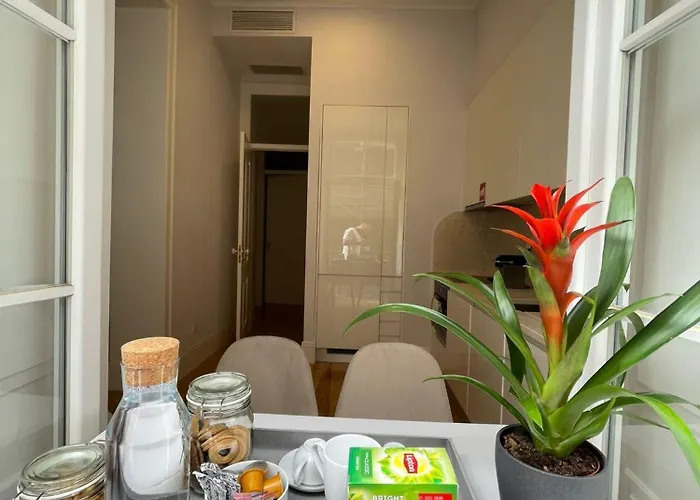 Rum i privatbostad Quarto Grande Com Varanda, Wc Partilhado