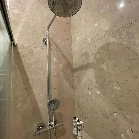 Quarto Grande Com Varanda, Wc Partilhado Homestay