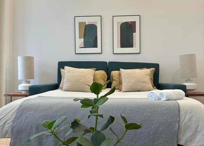Quarto Grande Com Varanda, Wc Partilhado