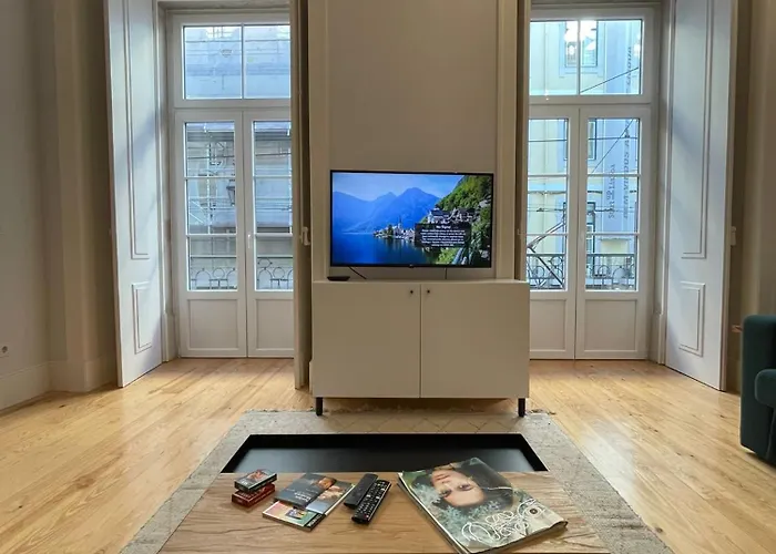 Quarto Grande Com Varanda, Wc Partilhado *