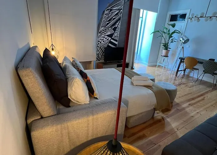 Quarto Grande Com Varanda, Wc Partilhado * Lisboa