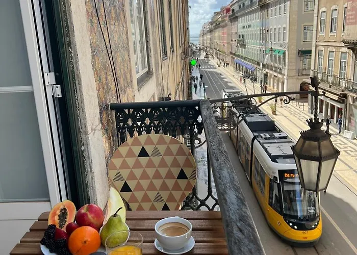 Pansiyon Quarto Grande Com Varanda, Wc Partilhado *