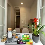 منزل للإقامة Quarto Grande Com Varanda, Wc Partilhado