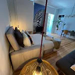 Quarto Grande Com Varanda, Wc Partilhado * Lisboa