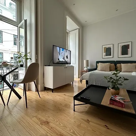 Quarto Grande Com Varanda, Wc Partilhado * Lisboa